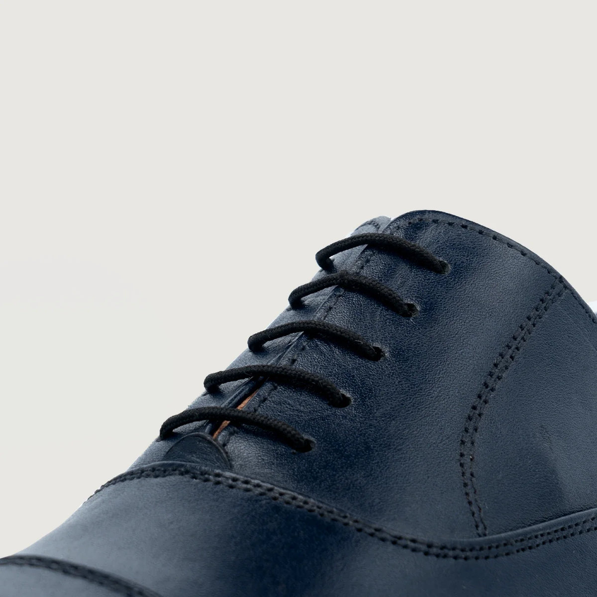 High-Traction Rubber Outsole & Lug Tread Pattern on Professor Oxford Midnight Modrá Kožená obuv pro Pány For Men