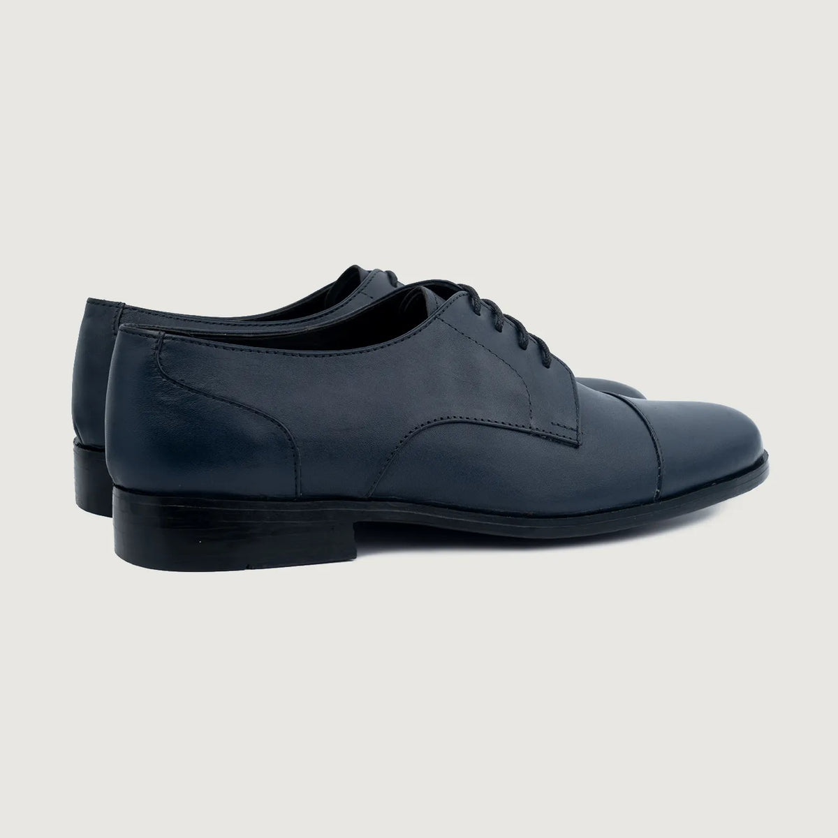 High-Traction Rubber Outsole & Lug Tread Pattern on Attorney Derby Midnight Modrá Kožená obuv pro Pány For Men