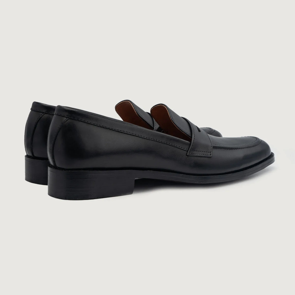 High-Traction Rubber Outsole & Lug Tread Pattern on Baxton Černá Kožené mokasíny pro Pány For Men