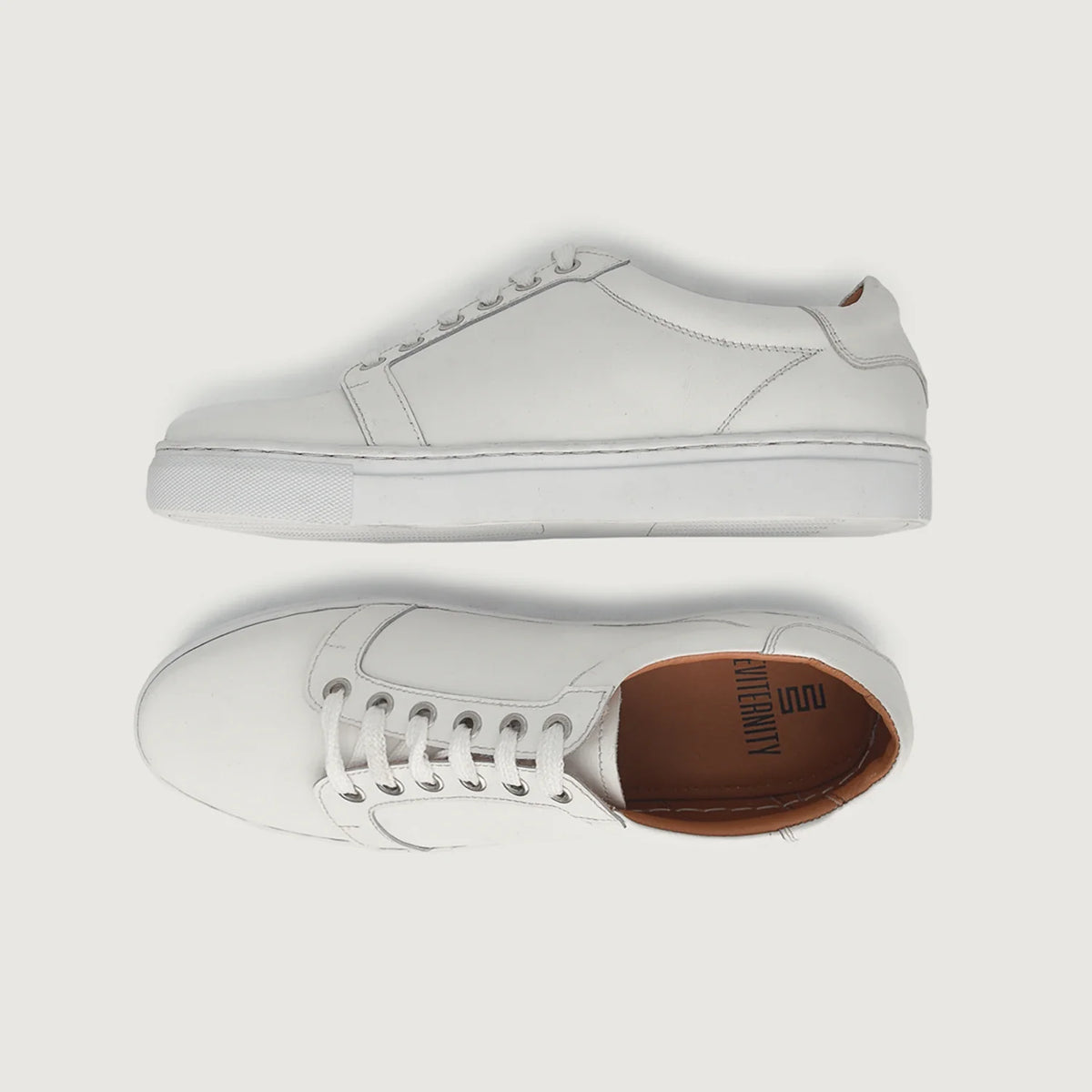 High-Traction Rubber Outsole & Lug Tread Pattern on Carter Runn White Kožené tenisky pro Pány For Men
