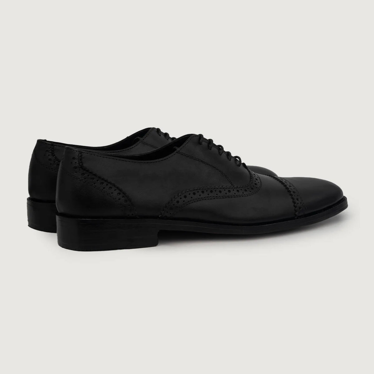 High-Traction Rubber Outsole & Lug Tread Pattern on Greyson Brogues Oxford Černá Kožená obuv pro Pány For Men