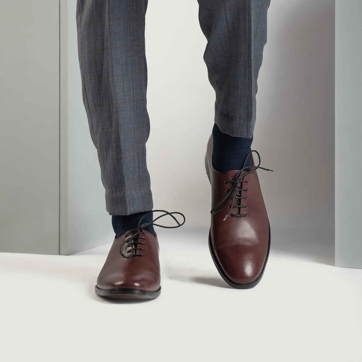 Tailored Rib Cuffs & Hem Craftsmanship Construction Detail on Director Wholecut Vínová Kožená obuv pro Pány For Men