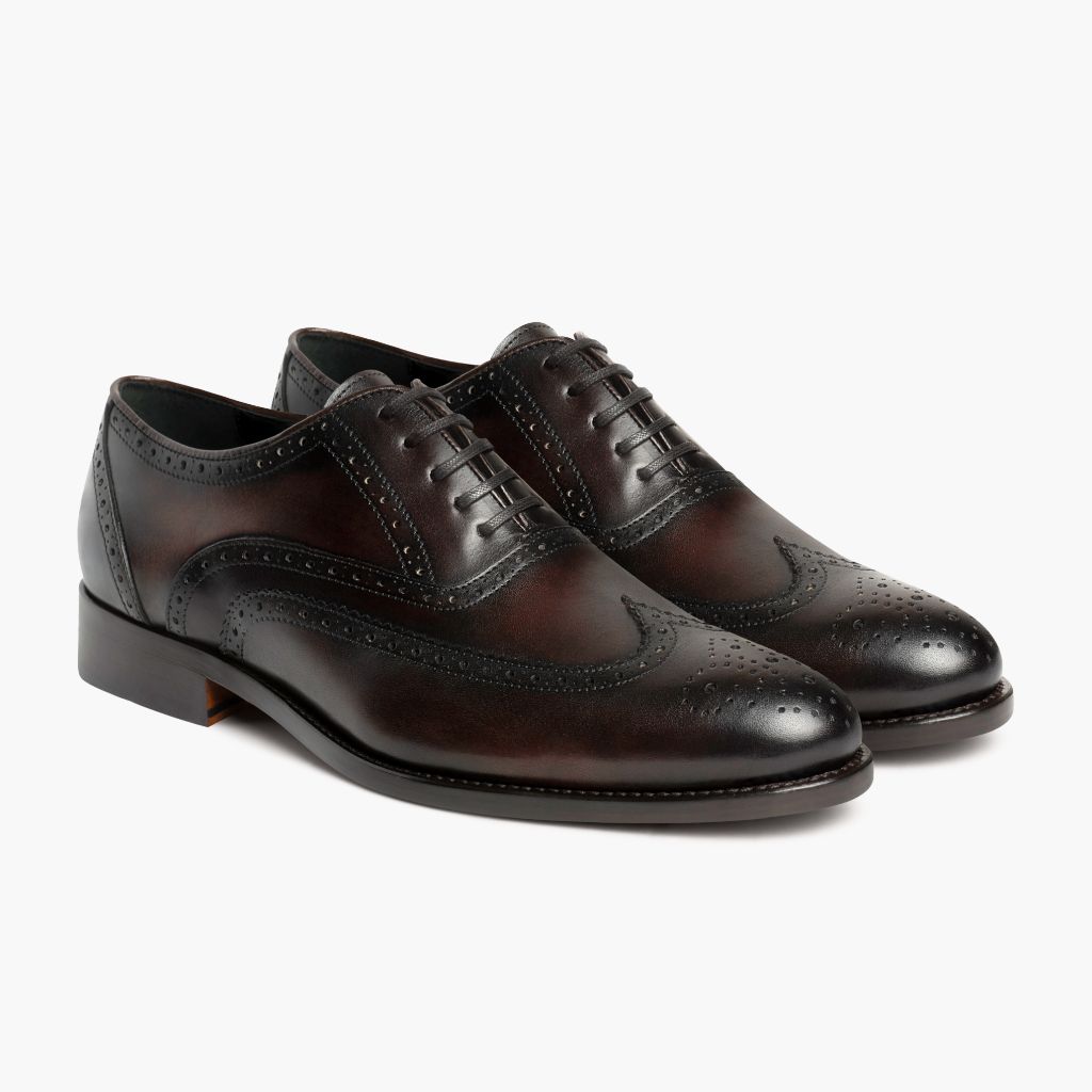 Aviator Chocolate Kožené mokasíny pro Pány in Chocolate Full-Grain Leather - Přední pohled a přiléhavá silueta | Koupit online