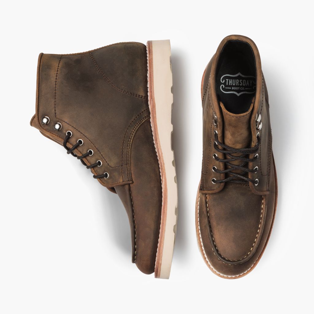 High-Traction Rubber Outsole & Lug Tread Pattern on Diplomat Burnt Copper Kožené boty pro Pány