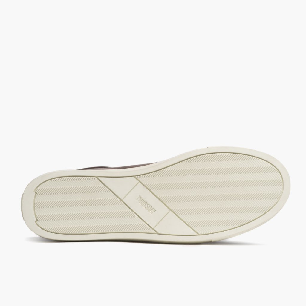 High-Traction Rubber Outsole & Lug Tread Pattern on Premier Low Top Coffee Kožené tenisky pro Pány For Men