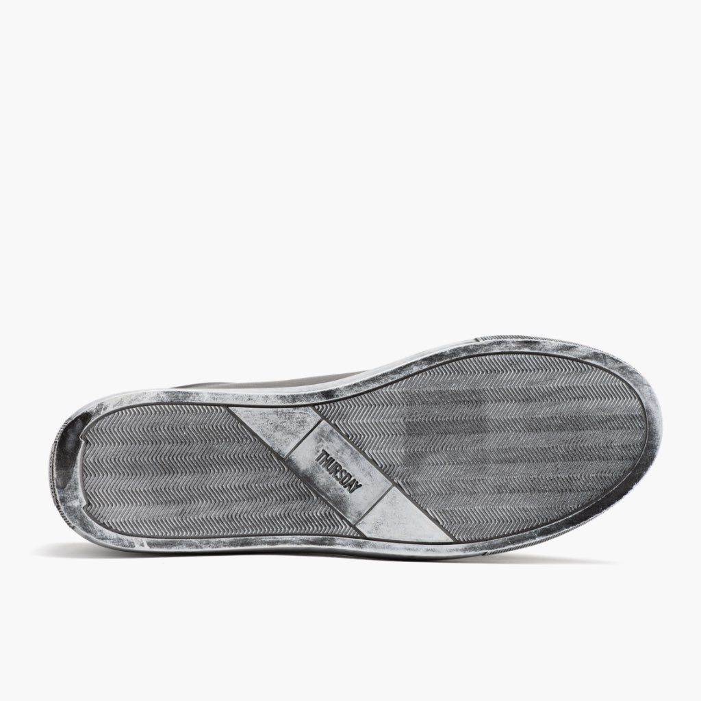 High-Traction Rubber Outsole & Lug Tread Pattern on Premier Low Top Distressed Grey Kožené tenisky pro Pány For Men