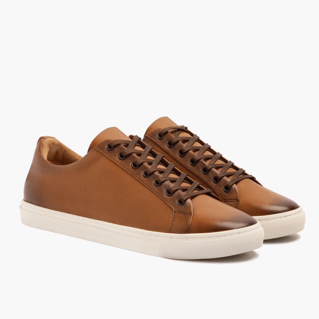 Premier Low Top Toffee Kožené tenisky pro Pány For Men in Classic Full-Grain Leather - Boční pohled | Koupit online