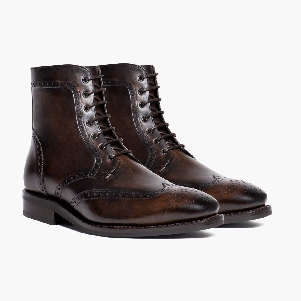 Wingtip Dark Oak Kožené boty pro Pány For Men in Classic Full-Grain Leather - Boční pohled | Koupit online