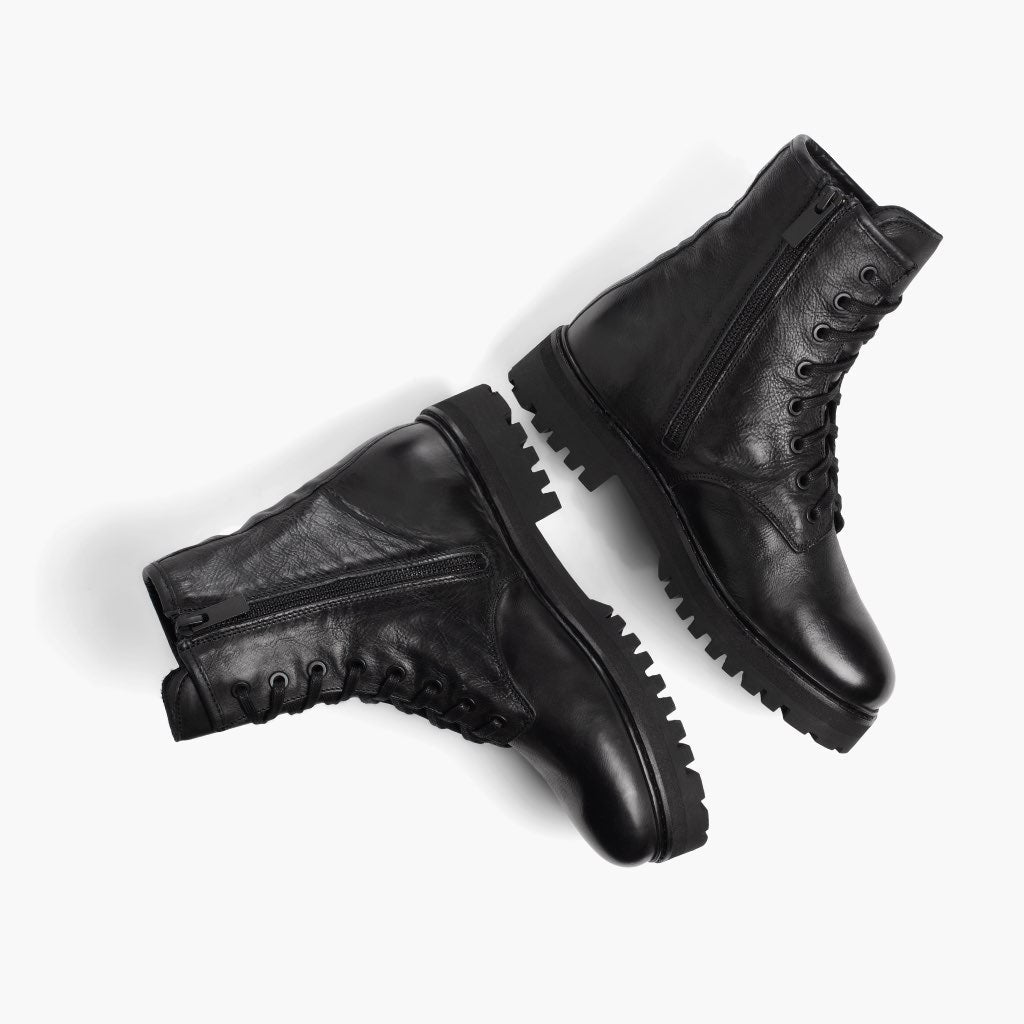 High-Traction Rubber Outsole & Lug Tread Pattern on Combat Černá Kožené boty pro Dámy