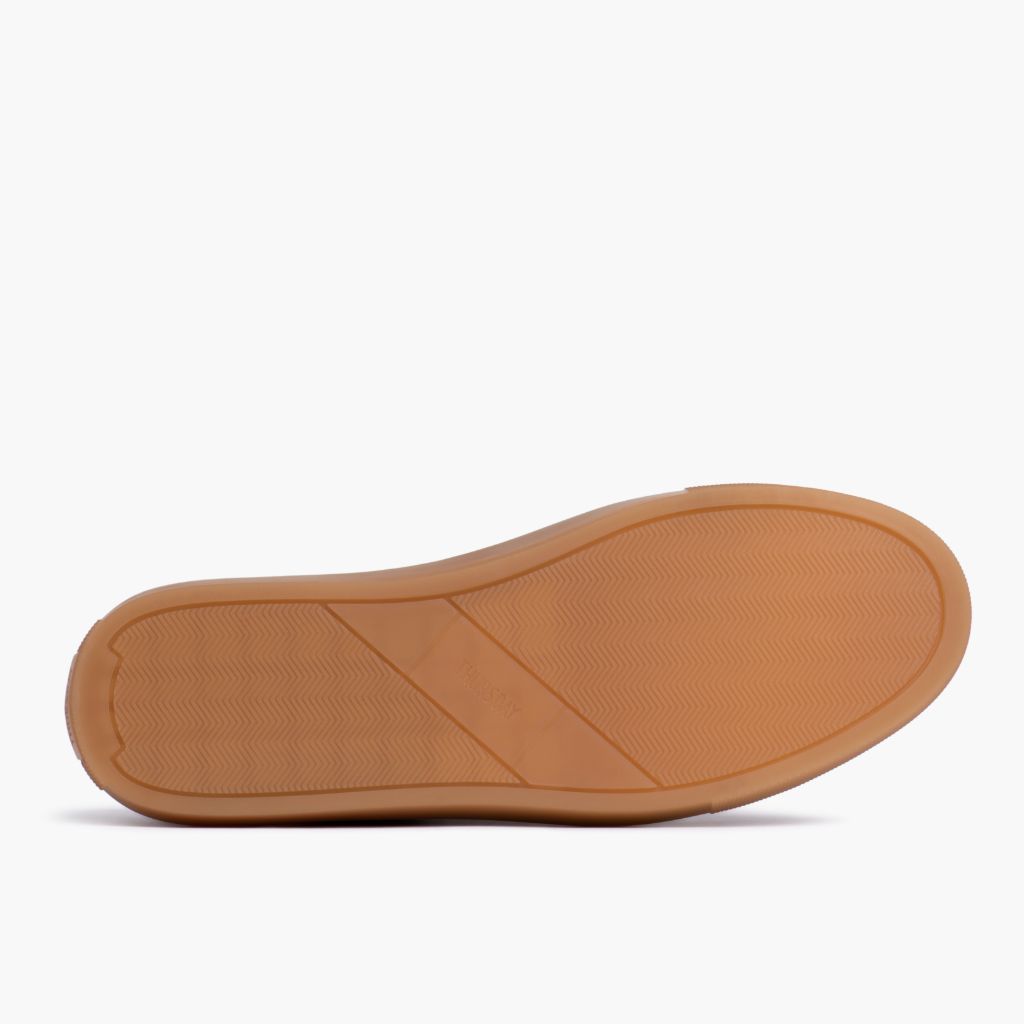 High-Traction Rubber Outsole & Lug Tread Pattern on Premier Low Top Camel Kožené tenisky pro Dámy
