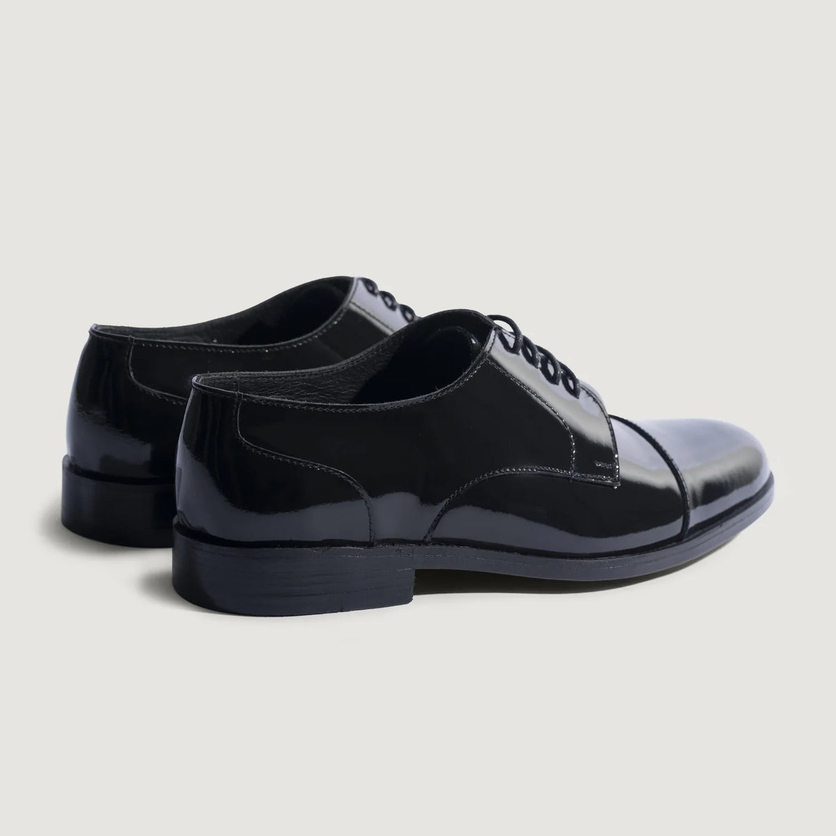 High-Traction Rubber Outsole & Lug Tread Pattern on Attorney Derby Černá Kožená obuv pro Pány For Men