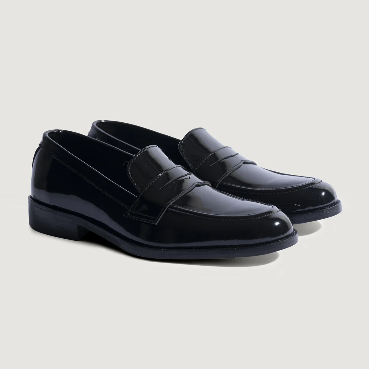 Baxton Černá Patent Kožené mokasíny pro Pány For Men in Patent Black Full-Grain Leather - Boční pohled | Koupit online