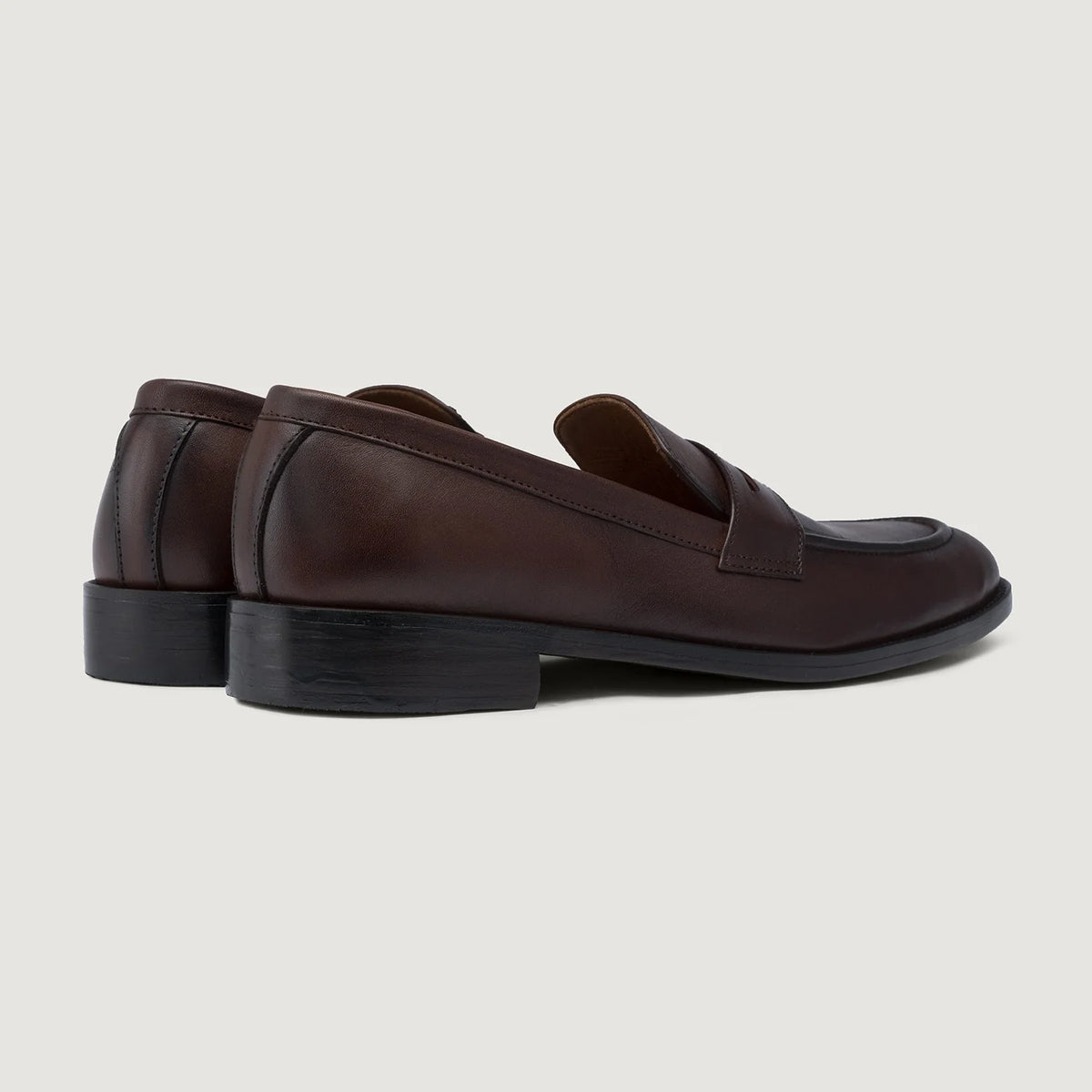 High-Traction Rubber Outsole & Lug Tread Pattern on Baxton Burnished Hnědá Kožené mokasíny pro Pány For Men