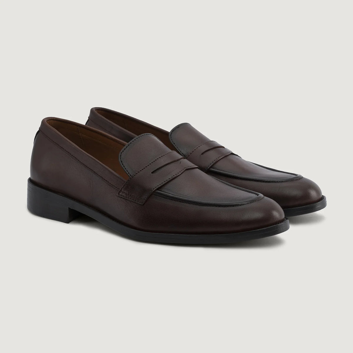 Baxton Burnished Hnědá Kožené mokasíny pro Pány For Men in Burnished Brown Full-Grain Leather - Boční pohled | Koupit online