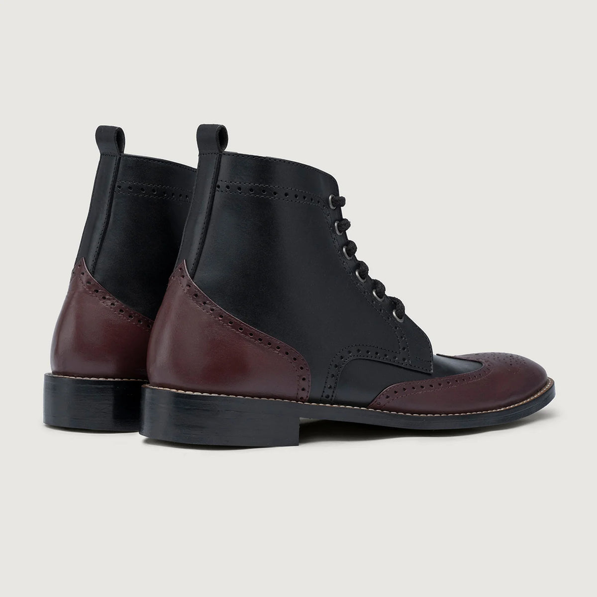 Duster Brogues Derby Maroon Black Leather Boots StudGuard For Men - Boční pohled ukazující ergonomický střih rukávů