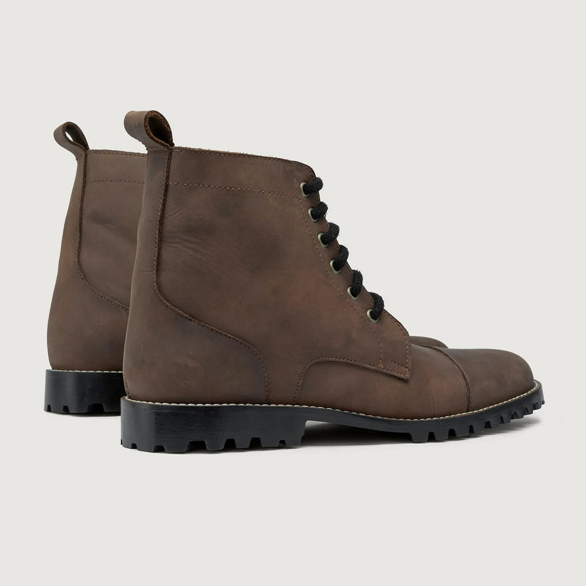 Knight Derby Waxed Brown Pullup Leather Boots TerraGrip For Men - Zesílený opatek a precizní dvojité prošití