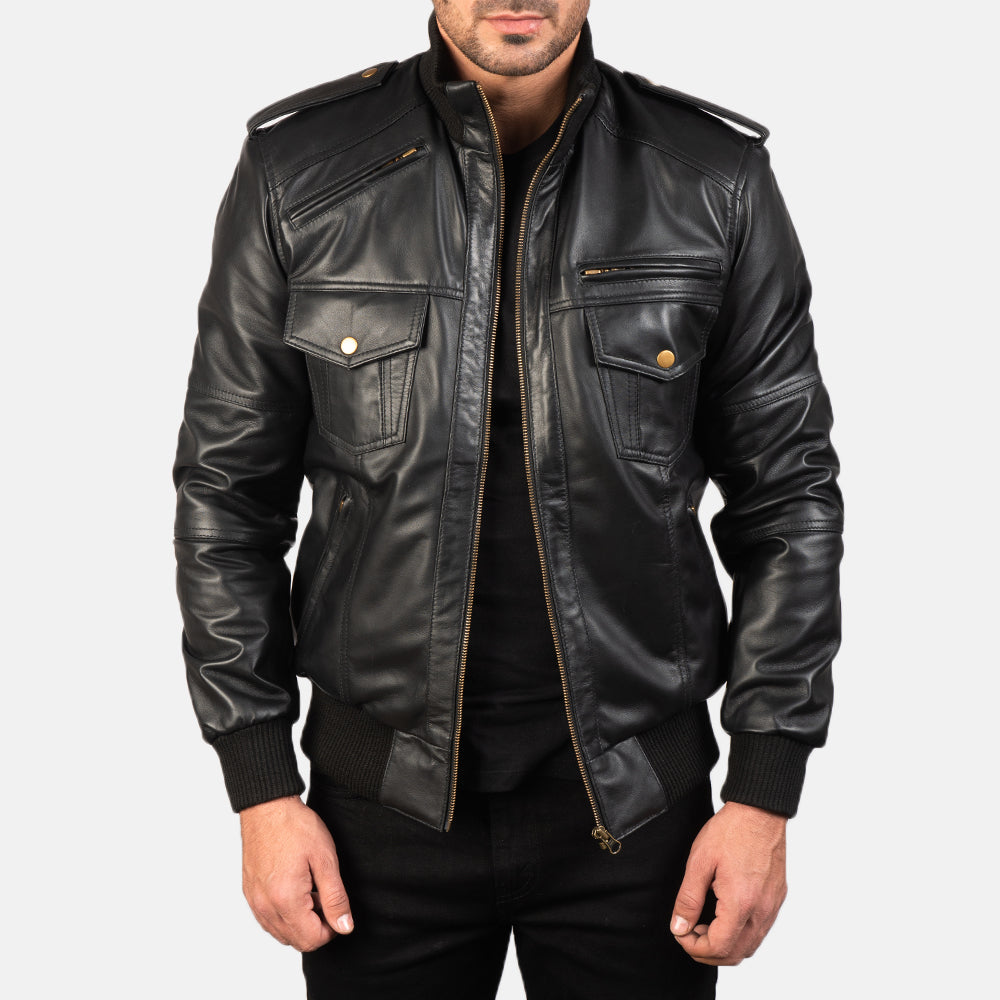 
Agent Shadow Černá Kožená bomber bunda pro Pány in Black Sheepskin Leather - Přední pohled a přiléhavá silueta | Koupit online