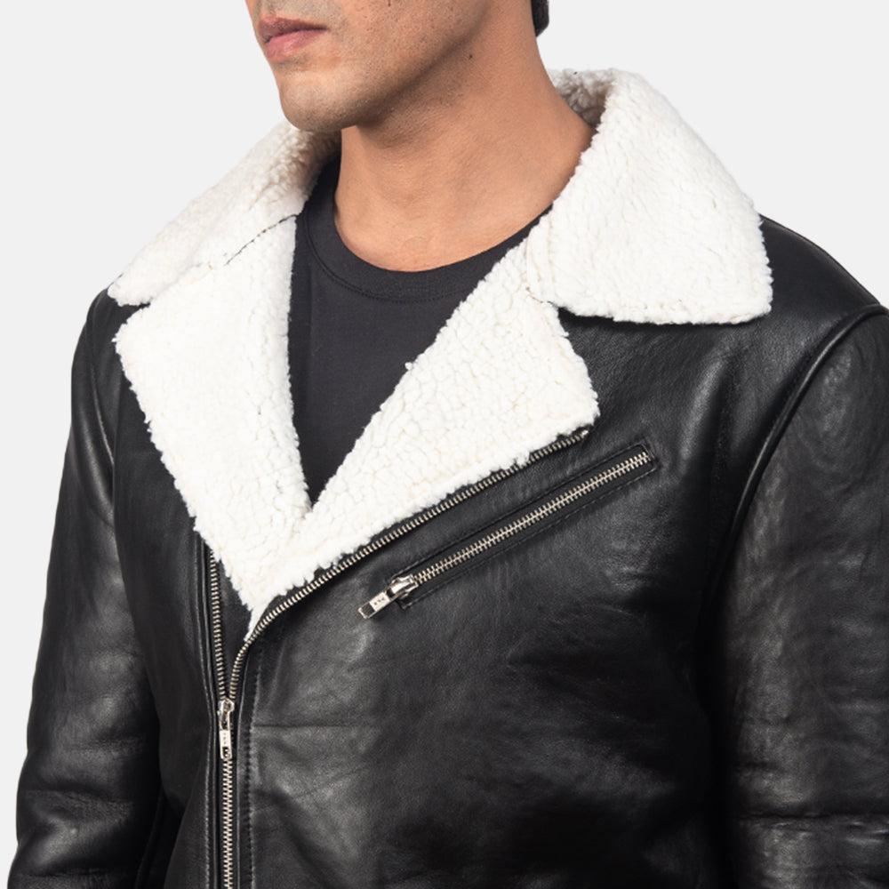 
Pohled na podšívku Showing Quilted Viscose Lining & Dvě funkční vnitřní kapsy