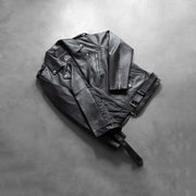 
Řemeslné zpracování lemu na Allaric Alley Black Leather Biker Jacket