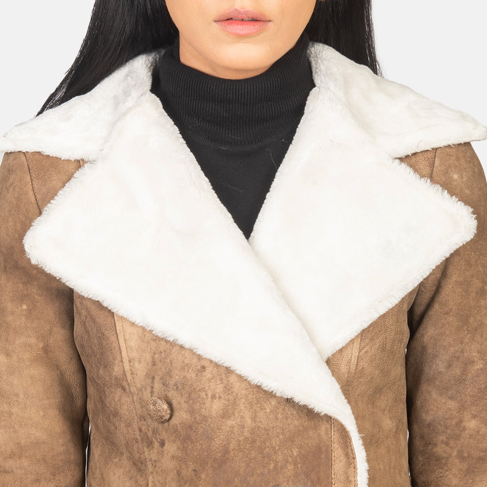 
Pohled na podšívku Showing Fully Faux Fur Lined & Dvě funkční vnitřní kapsy