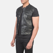 
Black Sheepskin Leather Biker Jacket - Zadní pohled s definovanými rameny a čistým lemem