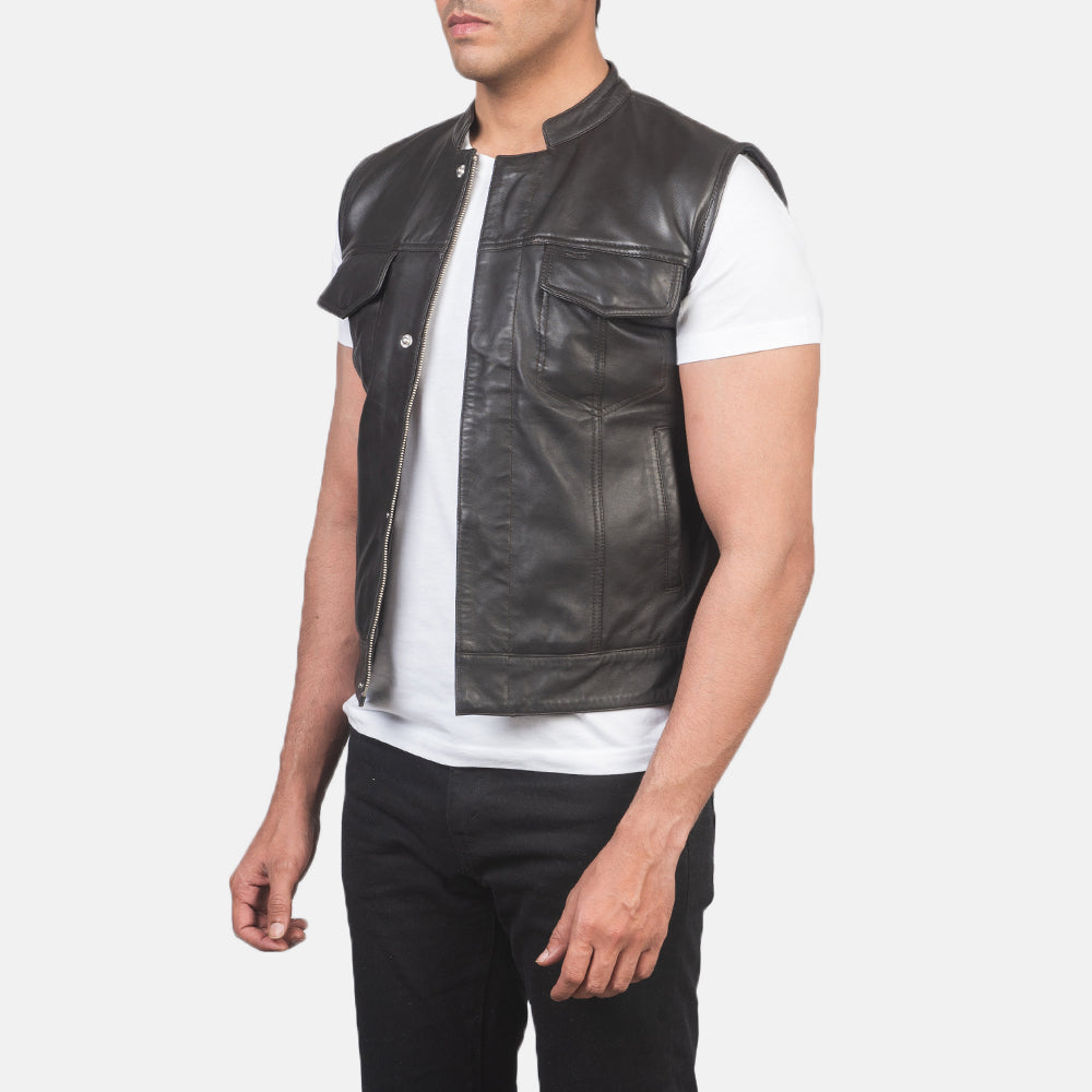 
Brown Sheepskin Leather Biker Jacket - Zadní pohled s definovanými rameny a čistým lemem