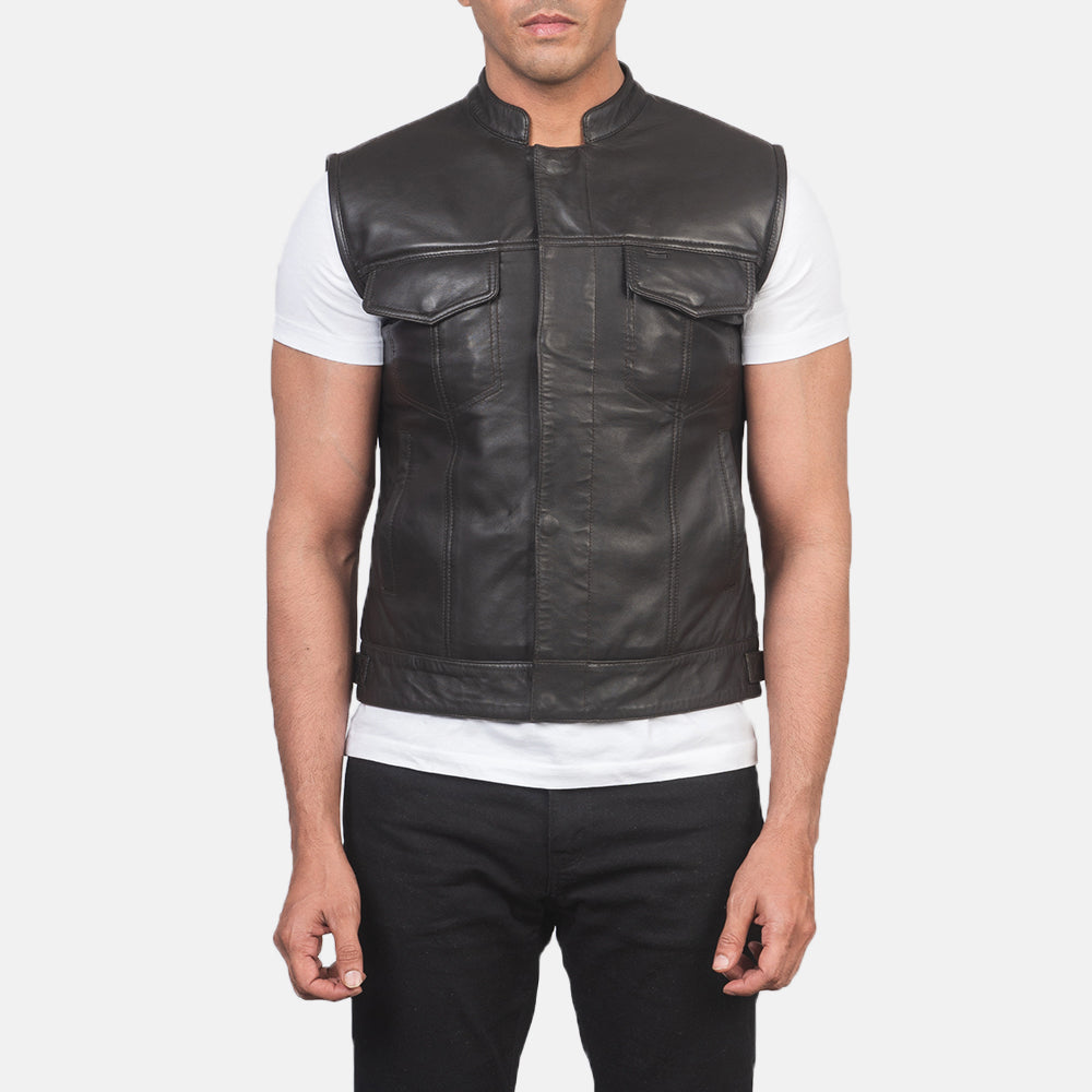 
Detailní pohled of Band & Zipper with Button Flap Hardware on Atlas Moto Hnědá Kožená vesta pro Pány