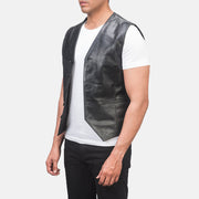 
Black Cowhide leather Vest - Zadní pohled s definovanými rameny a čistým lemem