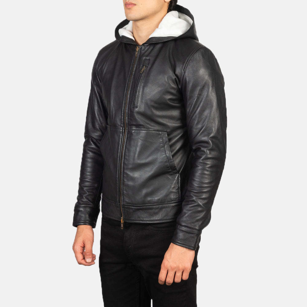 
Black Sheepskin Leather Bomber Jacket - Zadní pohled s definovanými rameny a čistým lemem