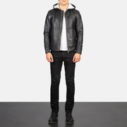
Baston Black Hooded Leather Bomber Jacket - Boční pohled ukazující ergonomický střih rukávů