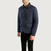
Navy Blue Nylon Winter Jacket - Zadní pohled s definovanými rameny a čistým lemem