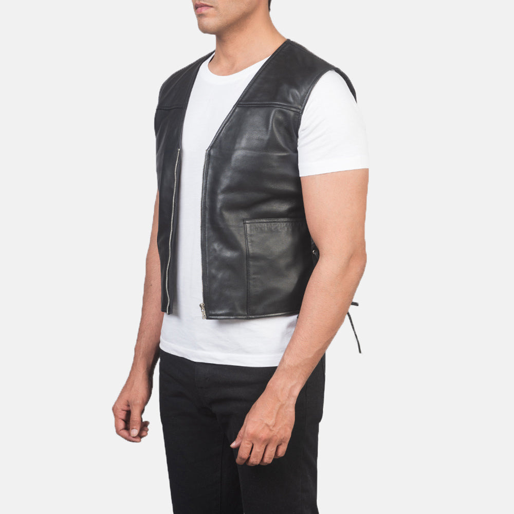 
Black Sheepskin leather Vest - Zadní pohled s definovanými rameny a čistým lemem