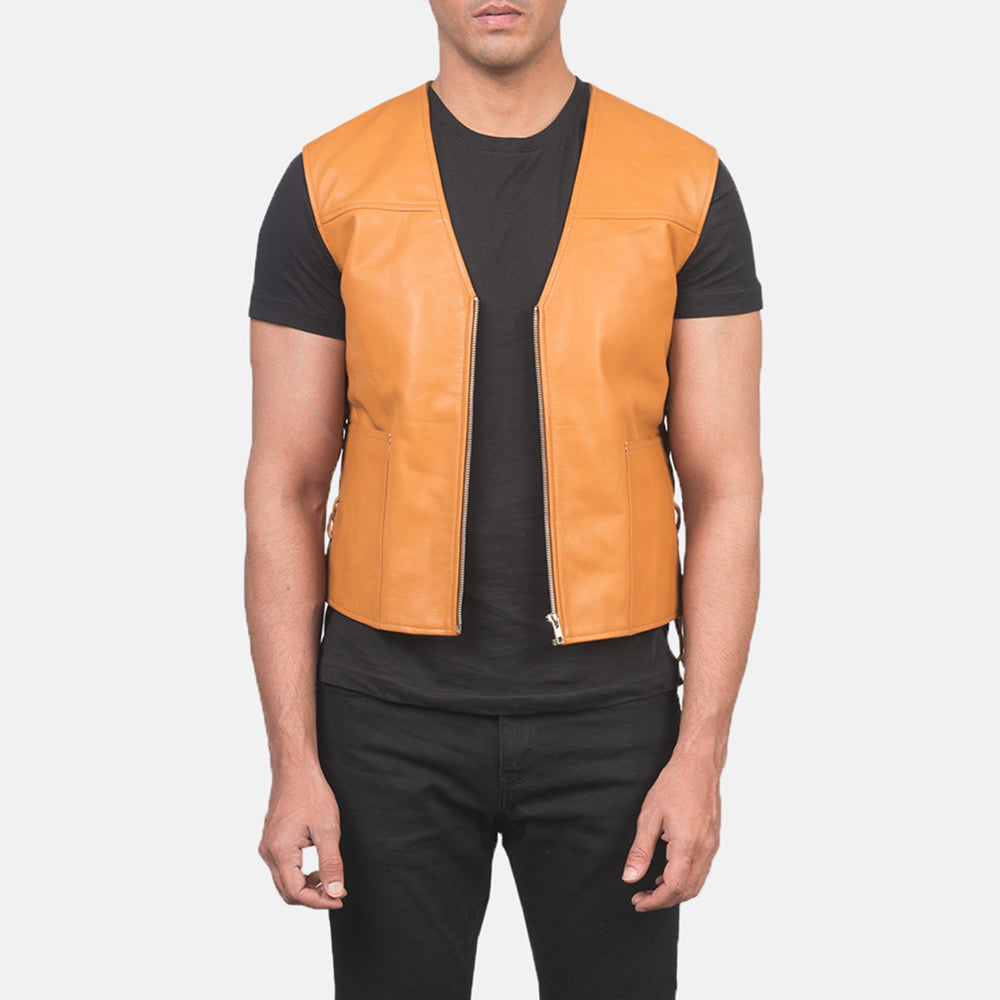 
Brandon Světle hnědá Hnědá Kožená vesta pro Pány in Tan Brown Sheepskin Leather - Přední pohled a přiléhavá silueta | Koupit online