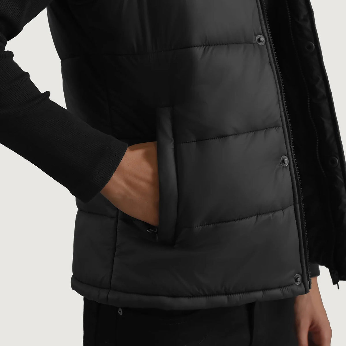 
Pohled na podšívku Showing Quilted Viscose Lining & Dvě funkční vnitřní kapsy