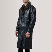 
Cai Černá Leather Shearling Kožený kabát pro Pány For Men - Boční pohled ukazující ergonomický střih rukávů