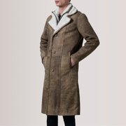 
Cai Distressed Hnědá Leather Shearling Kožený kabát pro Pány For Men - Boční pohled ukazující ergonomický střih rukávů