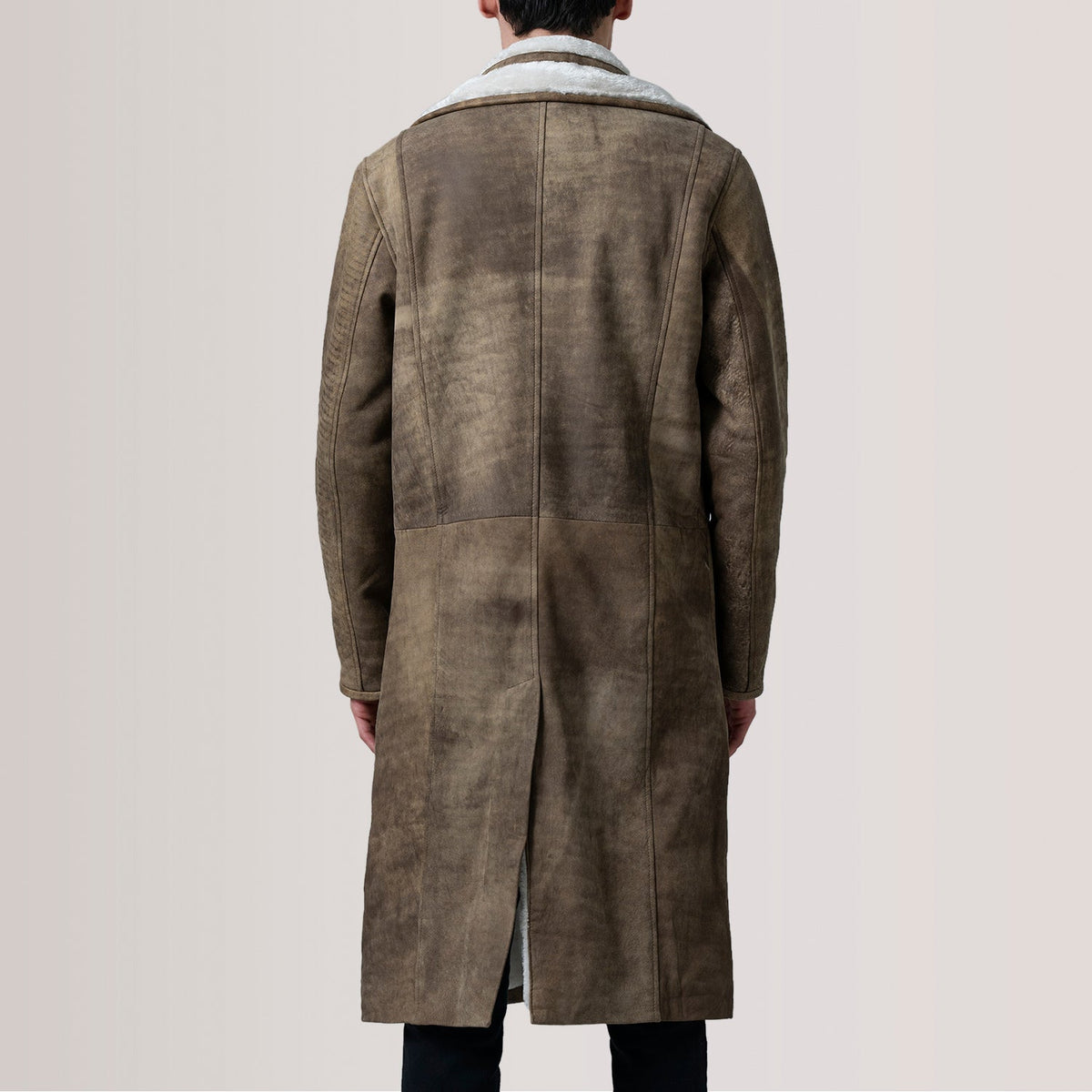 Detailní pohled of Notch & Button Hardware on Cai Distressed Brown Leather Shearling Coat For Men