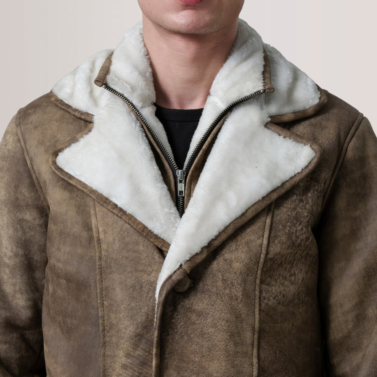 
Pohled na podšívku Showing Fully Faux Fur Lined & Dvě funkční vnitřní kapsy