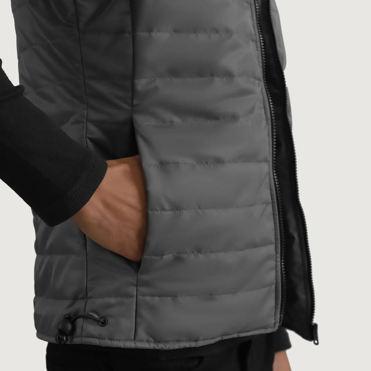 
Pohled na podšívku Showing Quilted Viscose Lining & Dvě funkční vnitřní kapsy