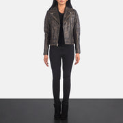 
Carolyn Quilted Distressed Brown Biker Jacket - Boční pohled ukazující ergonomický střih rukávů