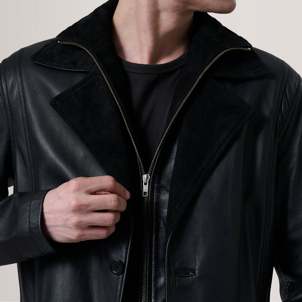
Pohled na podšívku Showing Quilted Polyester Lining & Dvě funkční vnitřní kapsy