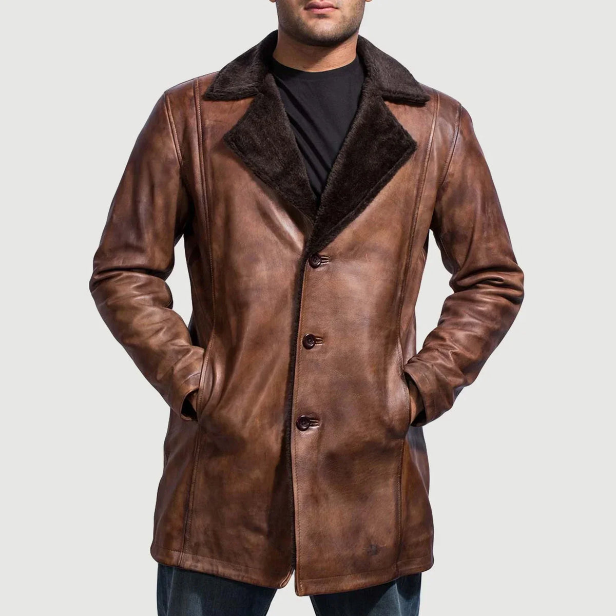 
Cinnamon Distressed Leather Fur Kožený kabát pro Pány - Boční pohled ukazující ergonomický střih rukávů
