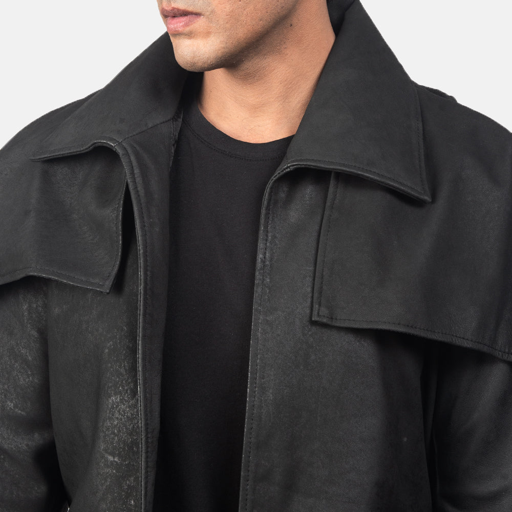 
Detailní pohled of Classic Collar & Heavy-Duty Zipper Hardware on Classic Distressed Černá Leather Duster pro Pány