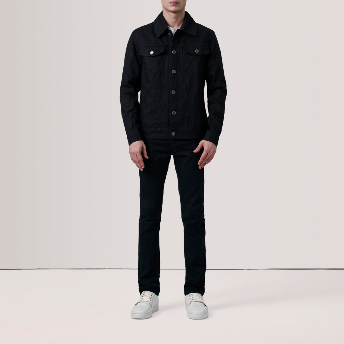 
Black Full-Grain leather Jacket - Zadní pohled s definovanými rameny a čistým lemem