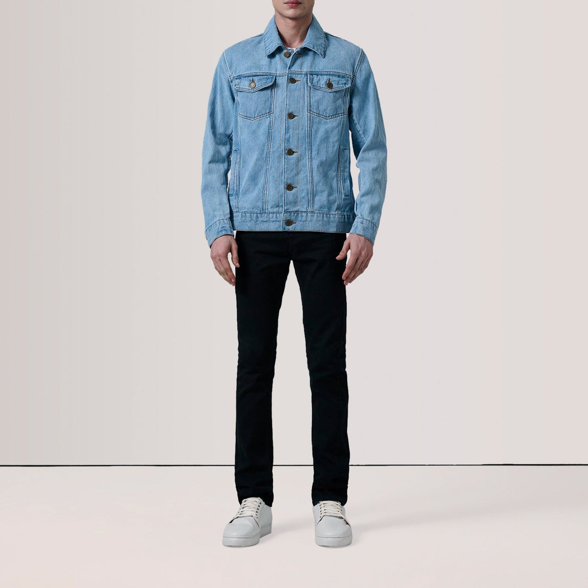 
Light Blue Full-Grain leather Jacket - Zadní pohled s definovanými rameny a čistým lemem
