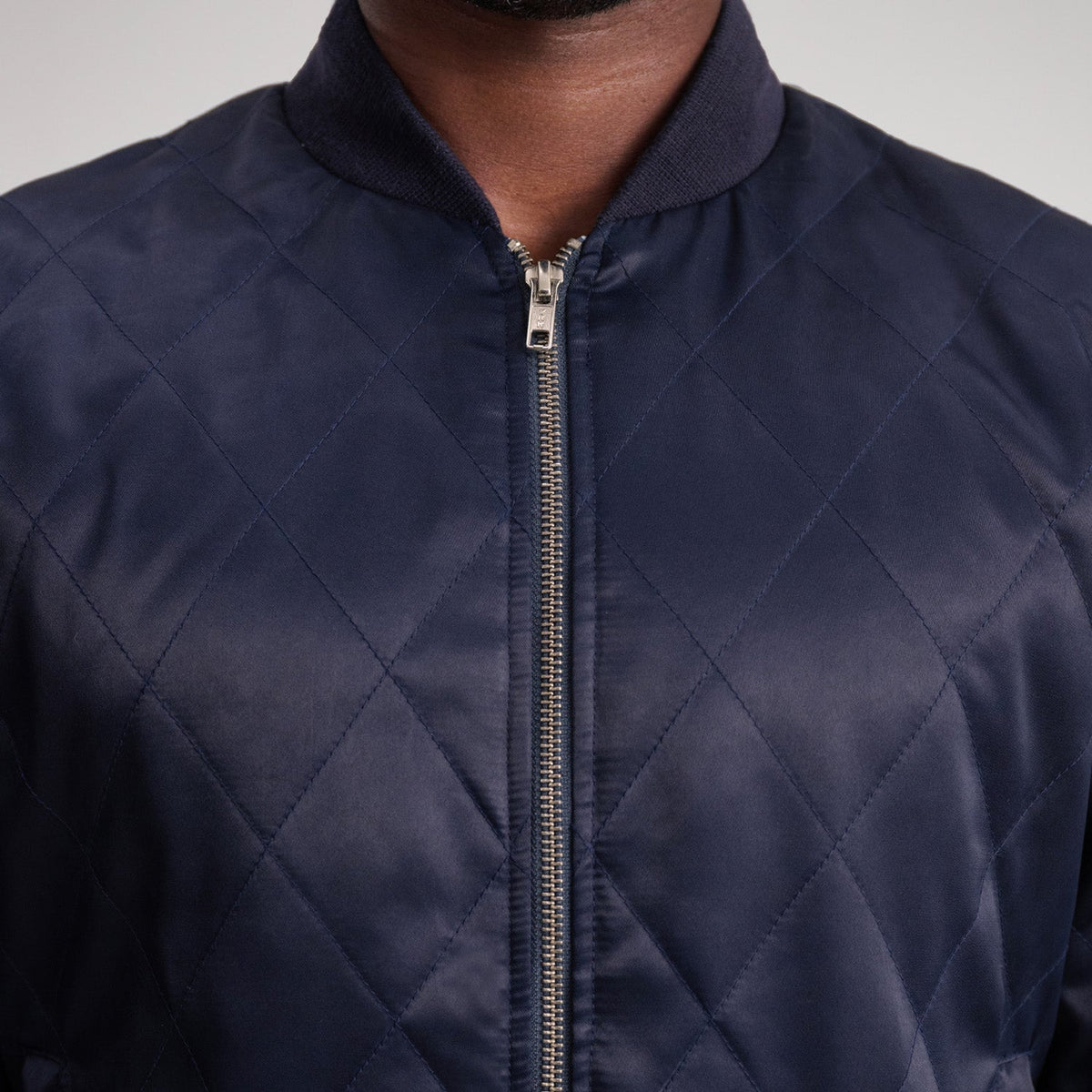 
Pohled na podšívku Showing Polyester Lining & Dvě funkční vnitřní kapsy