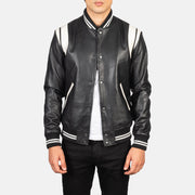 
Dantee Černá Leather Varsity Kožená bunda pro Pány in Black & White Sheepskin Leather - Přední pohled a přiléhavá silueta | Koupit online