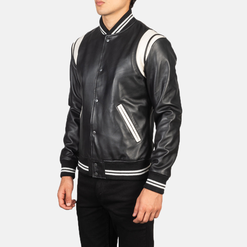 
Black & White Sheepskin Leather Varsity Jacket - Zadní pohled s definovanými rameny a čistým lemem