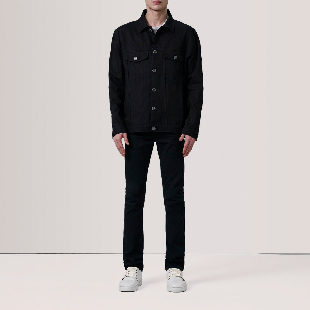 
Black Full-Grain leather Jacket - Zadní pohled s definovanými rameny a čistým lemem