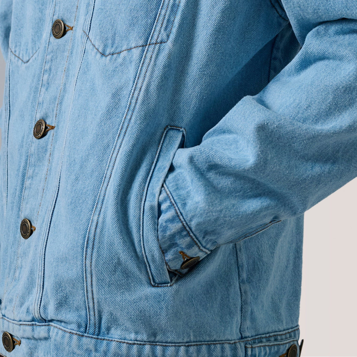 
Pohled na podšívku Showing Quilted Viscose Lining & Dvě funkční vnitřní kapsy